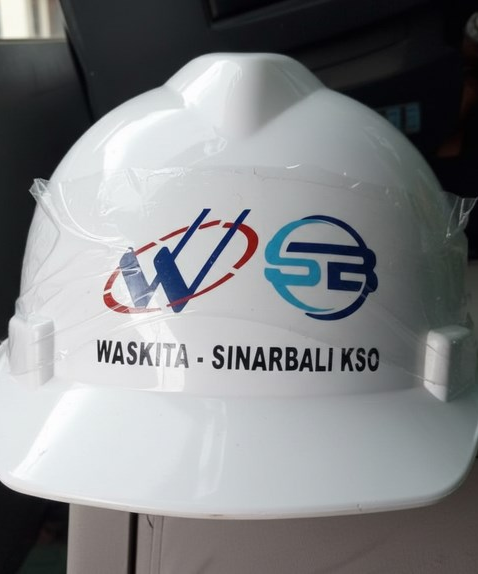 bikin stiker helm perusahan kontraktor